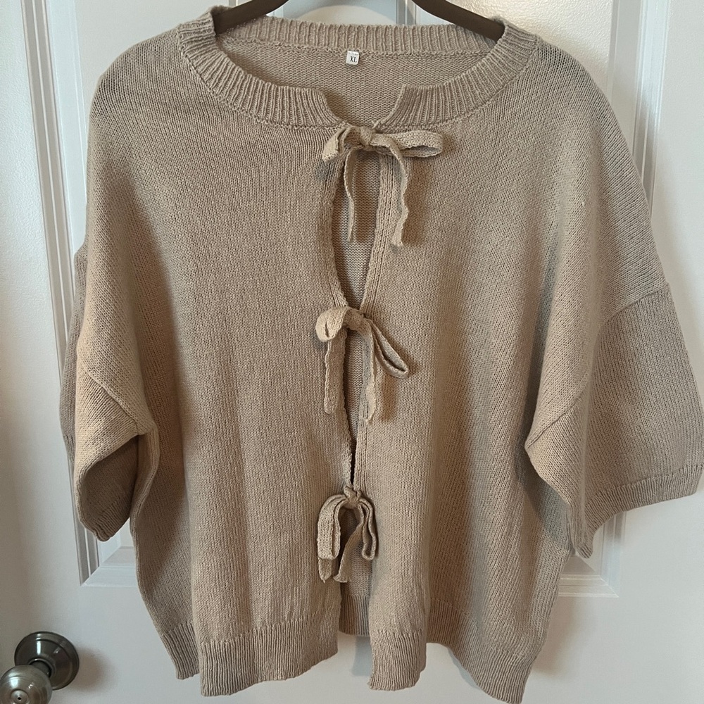 Women's Beige short sleeve Sweater with Bow Tie Details XL new